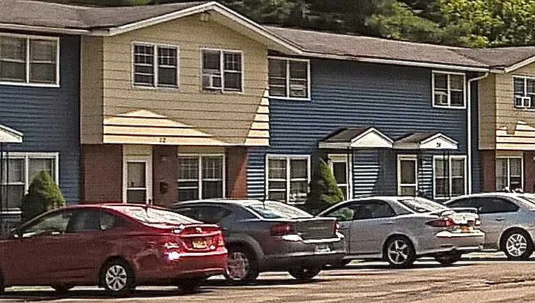 Belleview Townhouses and Apartments — Photo 1