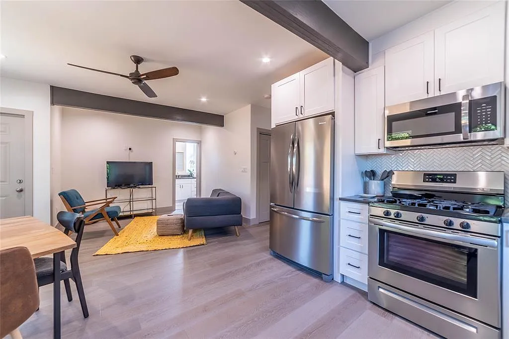 2 bed, 1.0 bath, 804 sqft, $2,450 — Photo 1