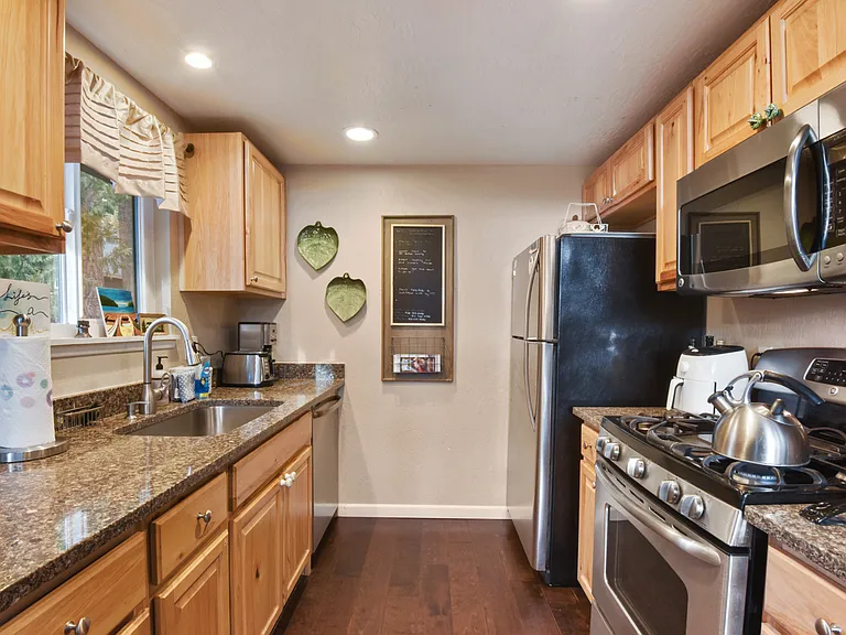678 Sunset Rd — Photo 20