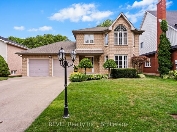 98 Debora Dr, Grimsby, ON L3M 4J3