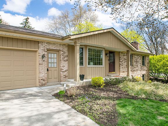 2nd image of 1156 Paradise Lake Dr SE