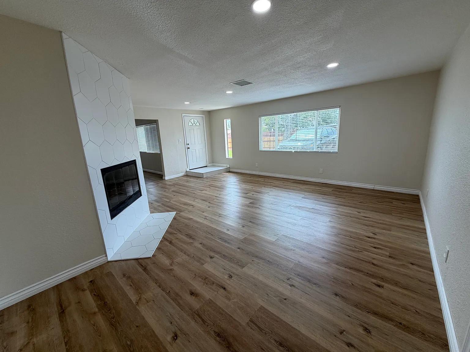 4 bed, 1870 sqft, $4,000 — Photo 3