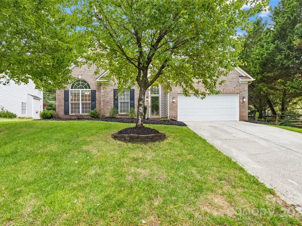 9736 Stewart Spring Ln, Charlotte, NC 28216