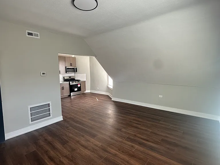 3040 W Medill Ave #3 — Photo 4
