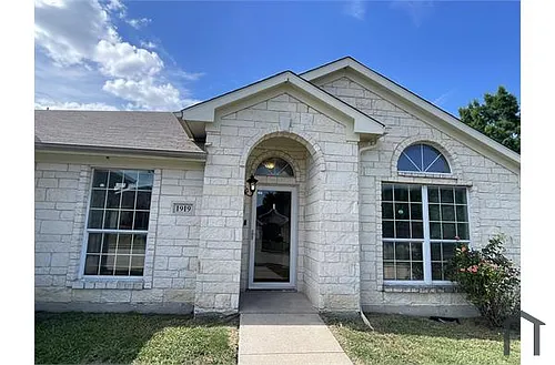 1919 Lennox Ln Photo 1