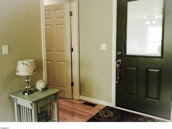3rd image of 568 Canterbury Ln