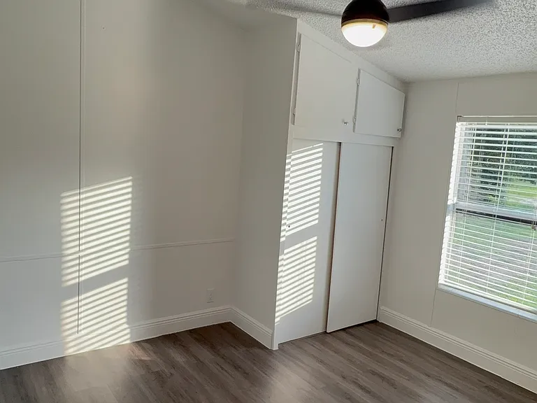 1051 Hawthorn St — Photo 33