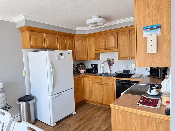 4th image of 583 Pocasset Ct