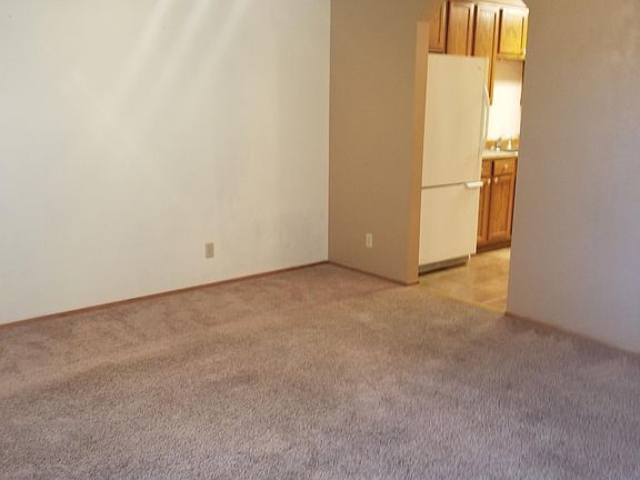 4th image of 204 Heritage St #1
