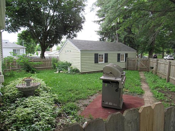 2nd image of 684 Parkway Dr