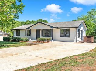 85 Hilltop Cir, Auburn, GA 30011