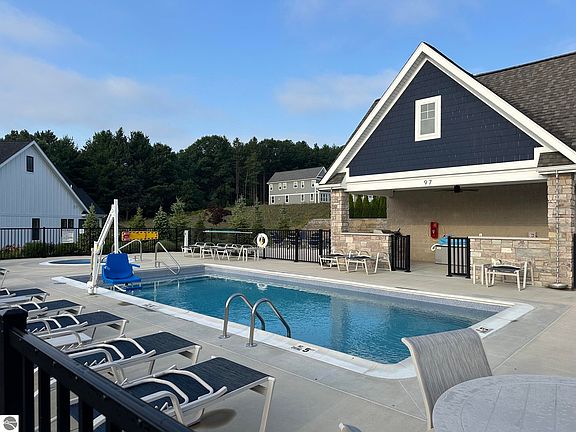 5th image of 219 Vineyard Ridge Dr