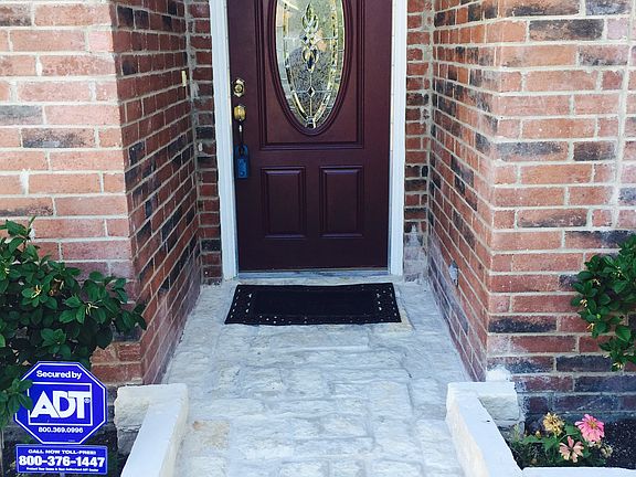 4th image of 937 Oakcrest Dr