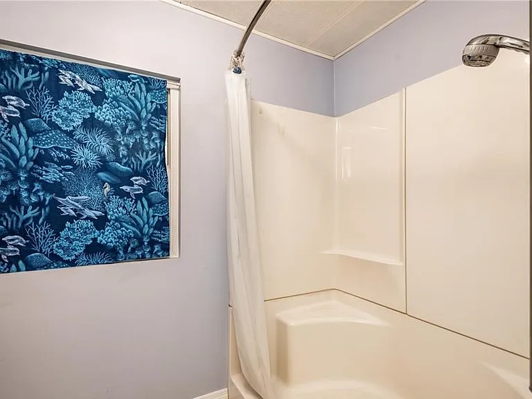 Primary Bath w/ grab bars