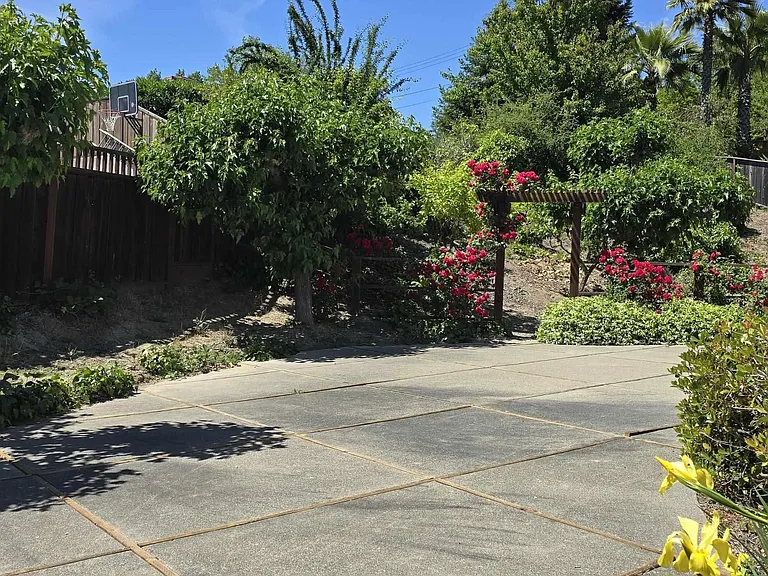 2 Rae Ct — Photo 23