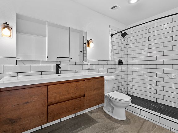 Richard & Conover - Bathroom