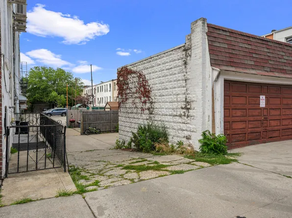 2391 East 4th Street HOUSE image 16 of 17
