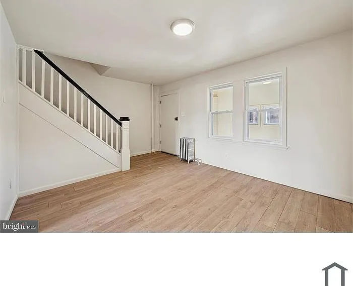 443 Darby Ter — Photo 3