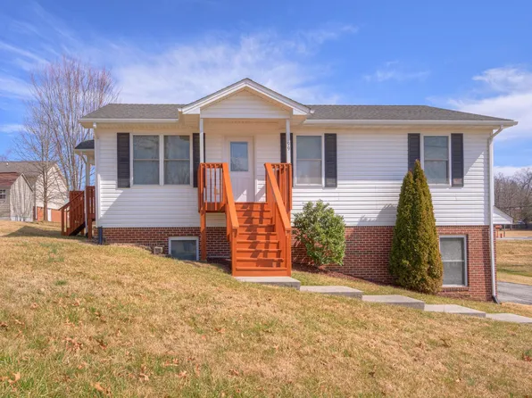99 Hagan St, Christiansburg, VA 24073