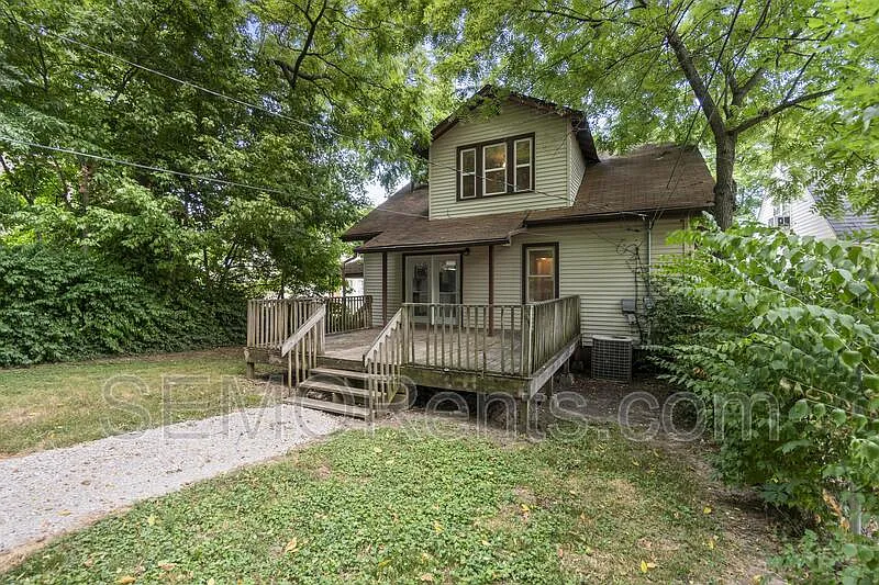 6 bed, 3.0 bath, 3900 sqft, $2,200 — Photo 4