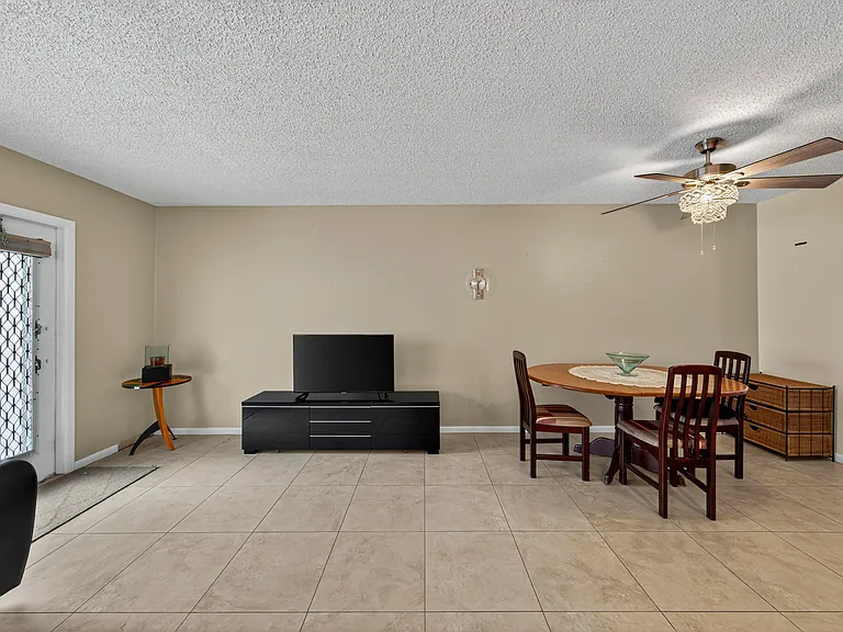 125 Newport Ct #I — Photo 11