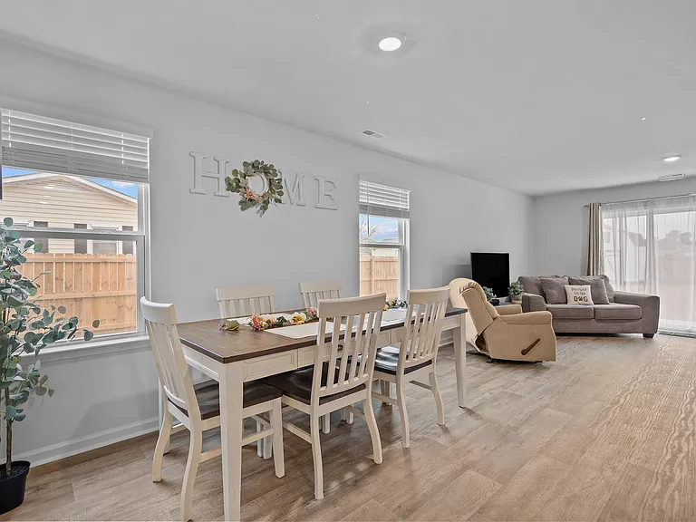 402 Folkstone Rd — Photo 11