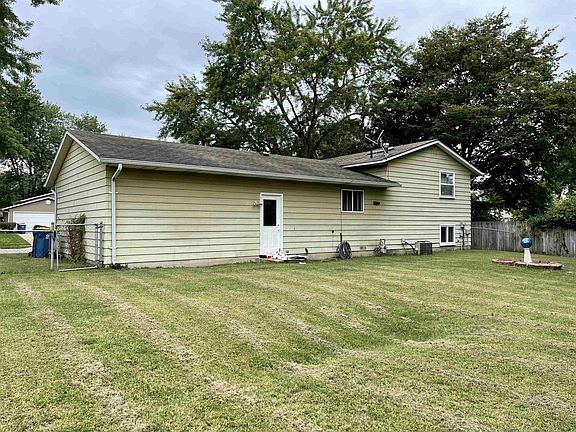 3rd image of 2912 Marrett Dr