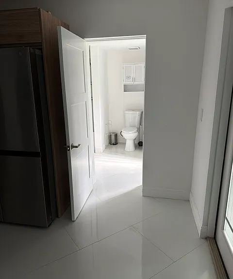 1137 SW 8th Ave — Photo 5