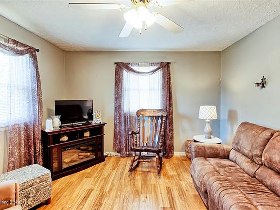 3rd image of 1012 Guist Creek Dr