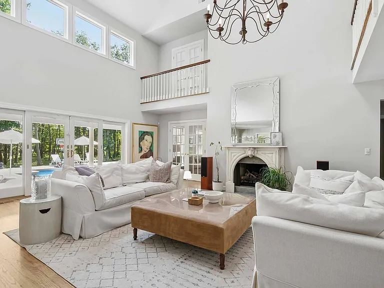 39 Fresh Pond Rd — Photo 4