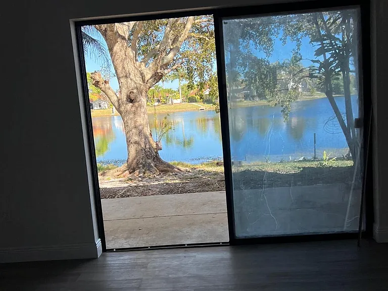 1733 Greer Ave — Photo 3
