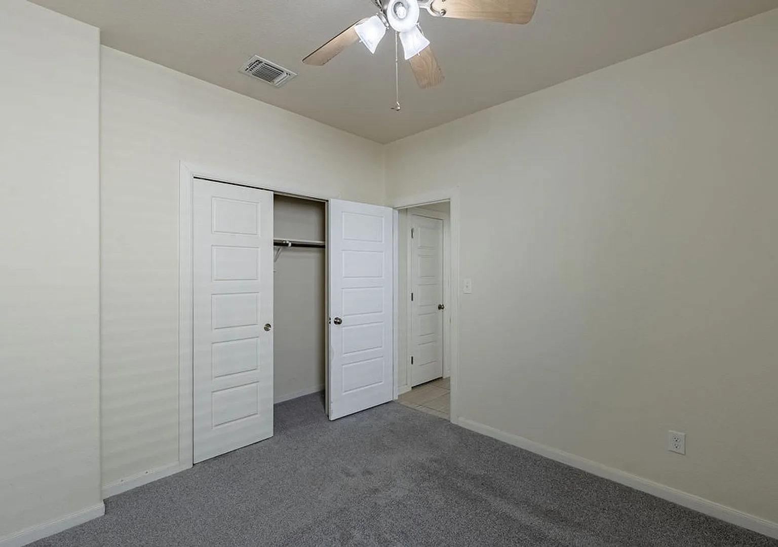 Newer Construction 3 Bed/2 Bath with Upgrades Galore! — Photo 4