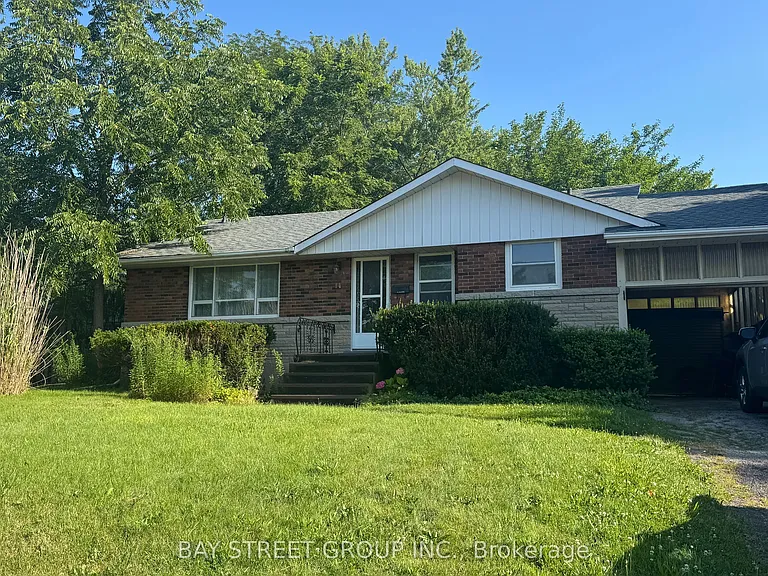 14 Macbeth Blvd — Photo 2