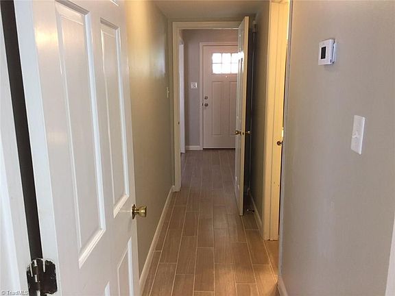 5th image of 3208 Regents Park Ln