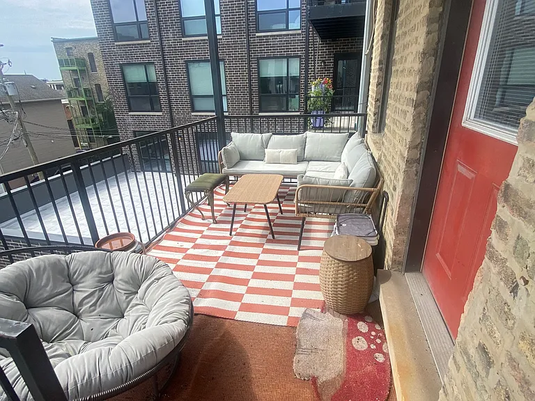 1151 W Erie St #3R — Photo 1