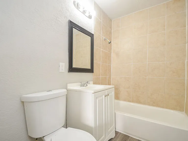 217 Owens St — Photo 18