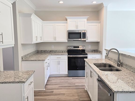 5th image of 336 Chaney Rd #8