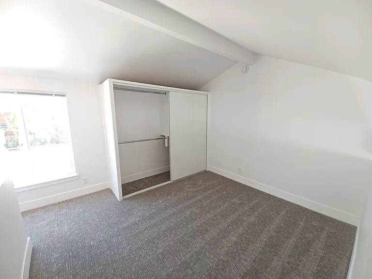 2035-2044 Emerald St — Photo 11