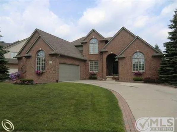 1400 Welland Dr, Rochester, MI 48306