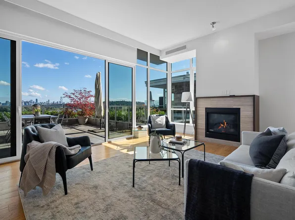 876 Keith Rd #702, West Vancouver, BC V7T 1M3