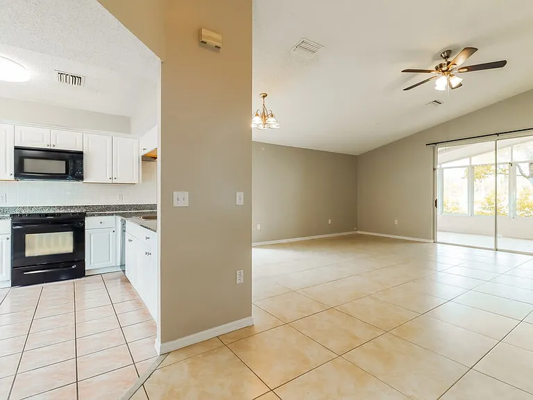 7921 Hathaway Dr — Photo 6