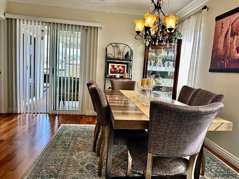 2048 N Screenland Dr — Photo 11