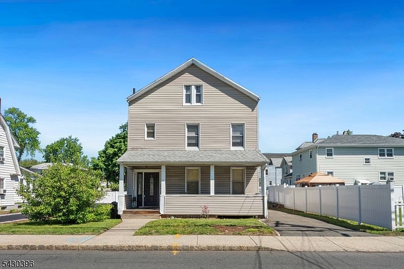 1st image of 223 Montgomery St
