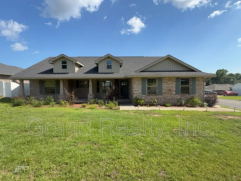 5004 Hamilton Crossing Blvd — Photo 1