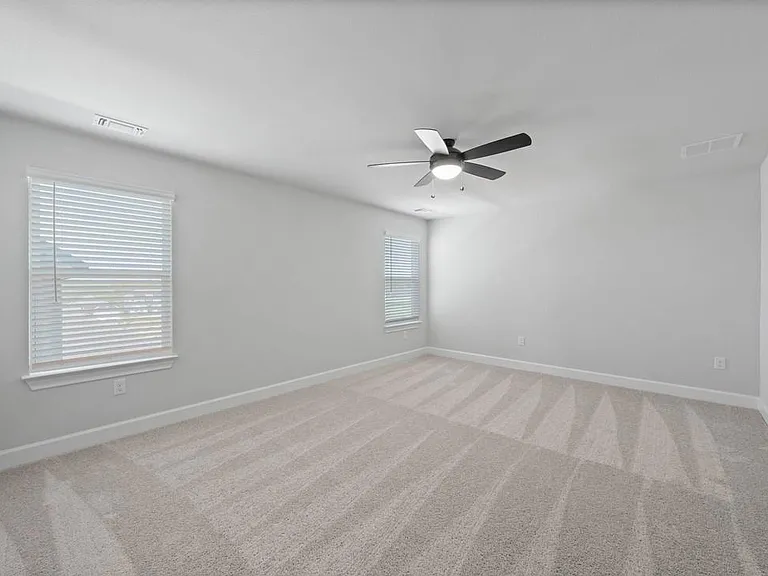 9513 Balmy Ln — Photo 10