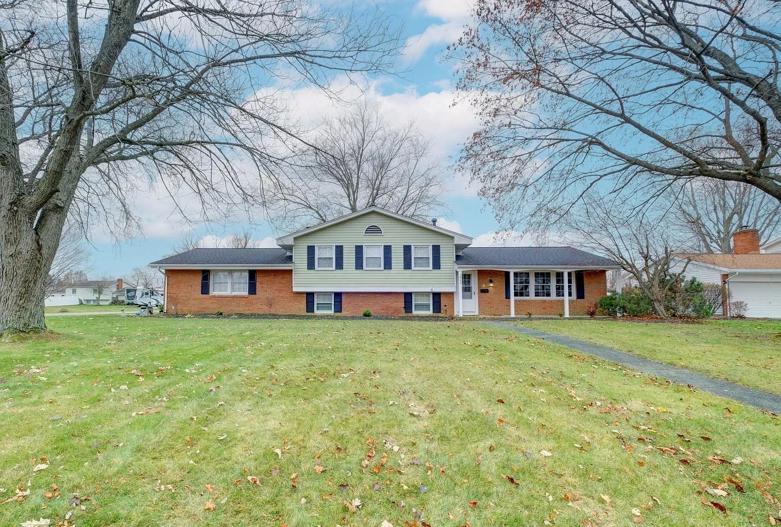 1065 Champagne Dr photo 1