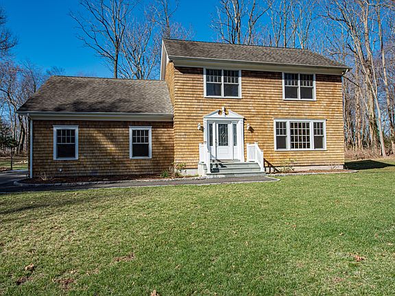 3rd image of 7 Pinoak Ln