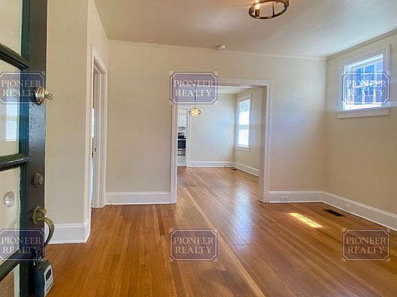 4th image of 3211 Garland Ave #B