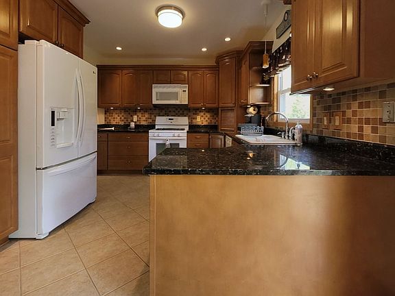5th image of 8539 W Sun Valley Dr