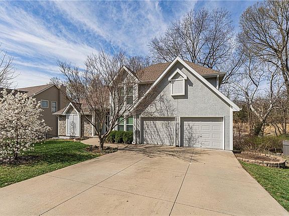 2nd image of 808 N Woodridge Ln